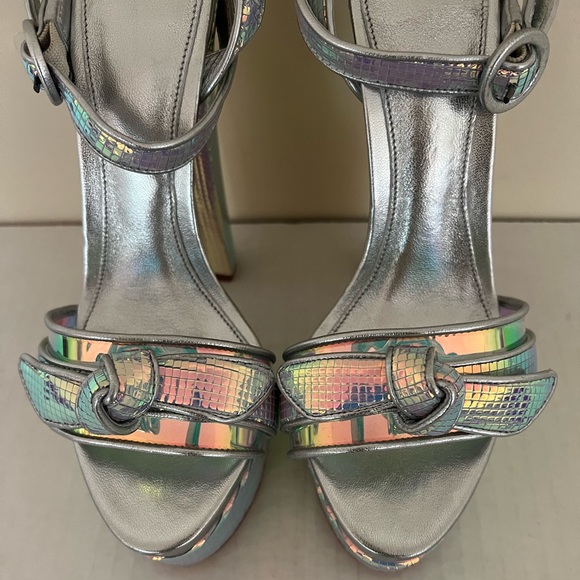 Alexandre Birman Clarita Metallic Leather Platform Sandals - Picture 11 of 15